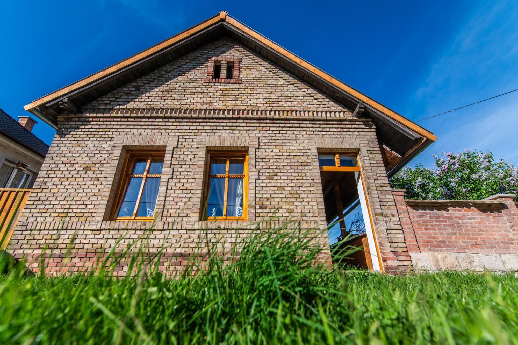 Minifaktura Loft Apartman & Reggelizo Es Etelbar Szokolya ภายนอก รูปภาพ