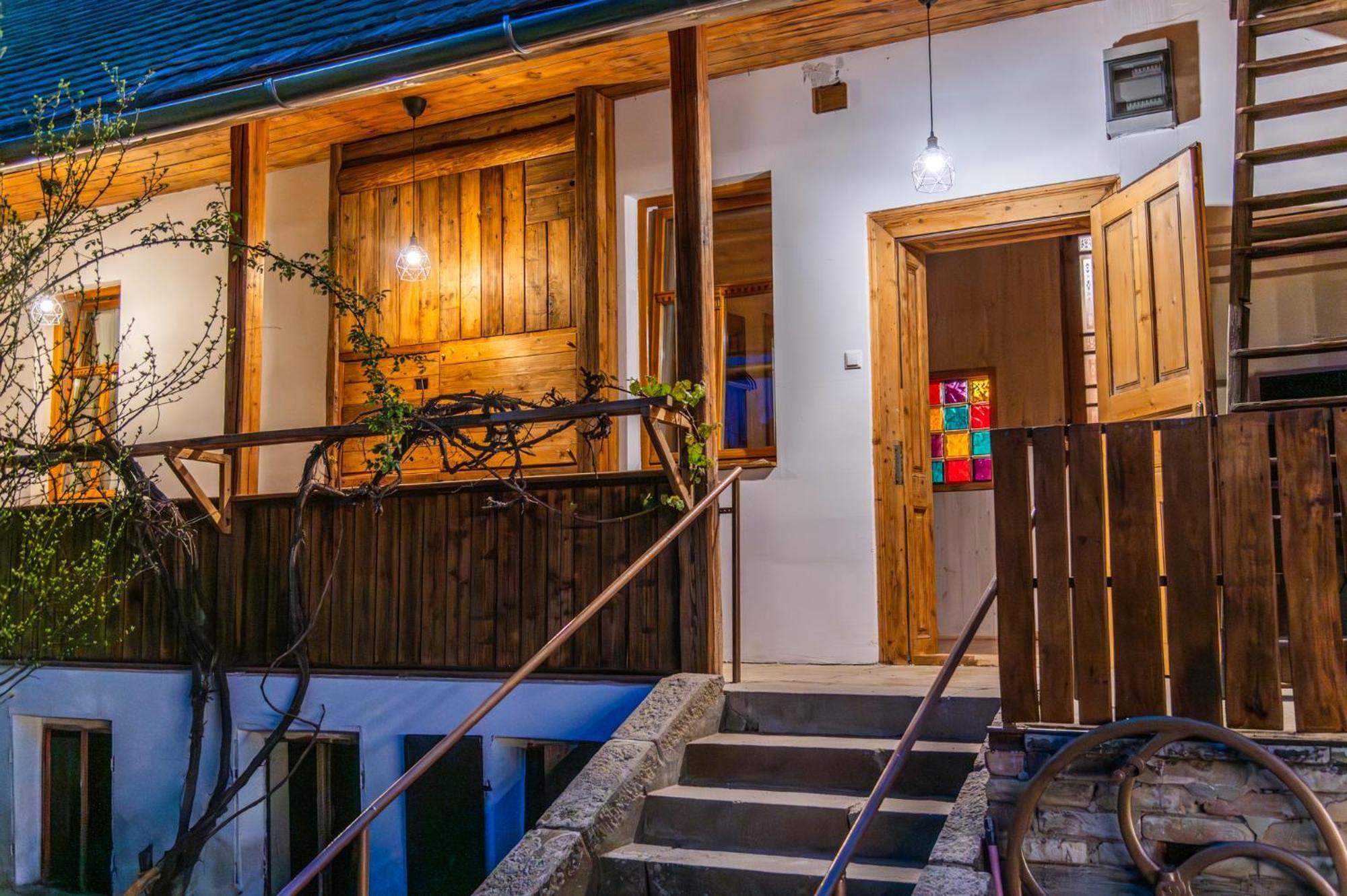 Minifaktura Loft Apartman & Reggelizo Es Etelbar Szokolya ภายนอก รูปภาพ